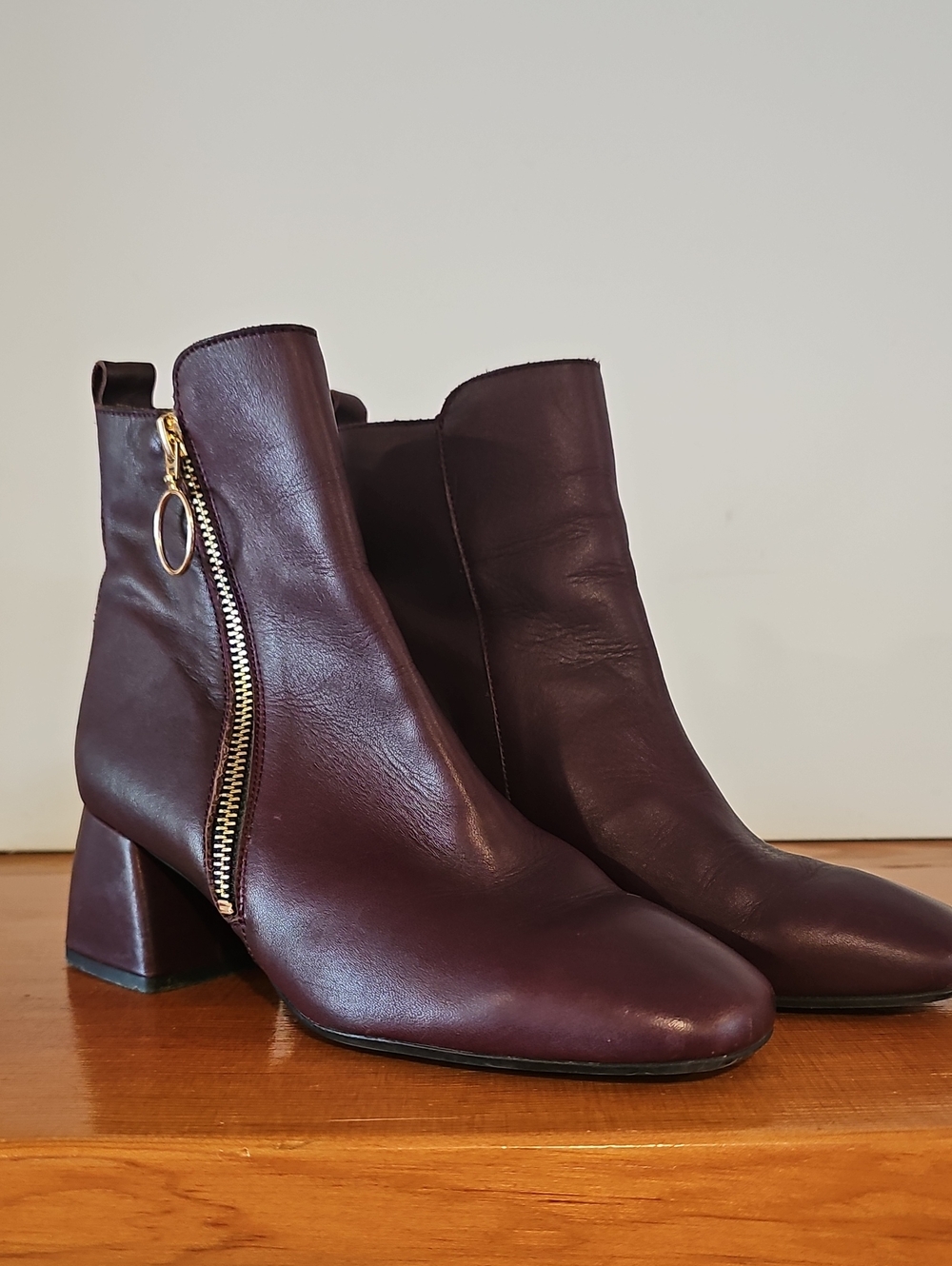 Women's WONDERS  Burgundy Leather Block Heel Ankle Boots with Side Zip
